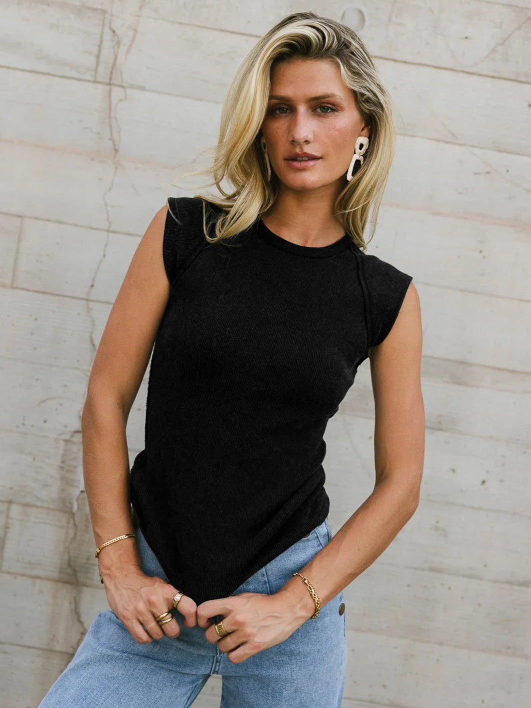 Women's Summer Fashion Solid Color Sleeveless Round Neck Slim Fit Tops