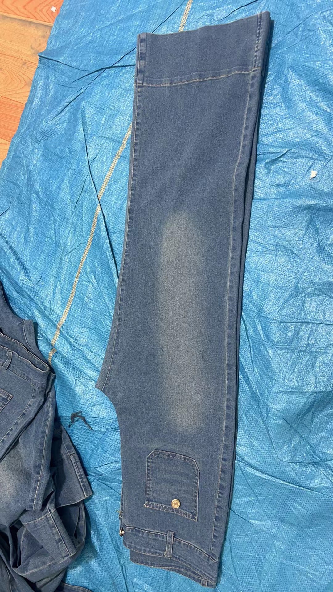 Women's Loose Leisure Washed-out Button Slightly Flared Jeans