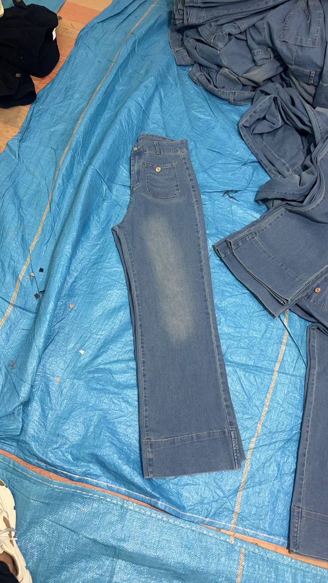 Women's Loose Leisure Washed-out Button Slightly Flared Jeans