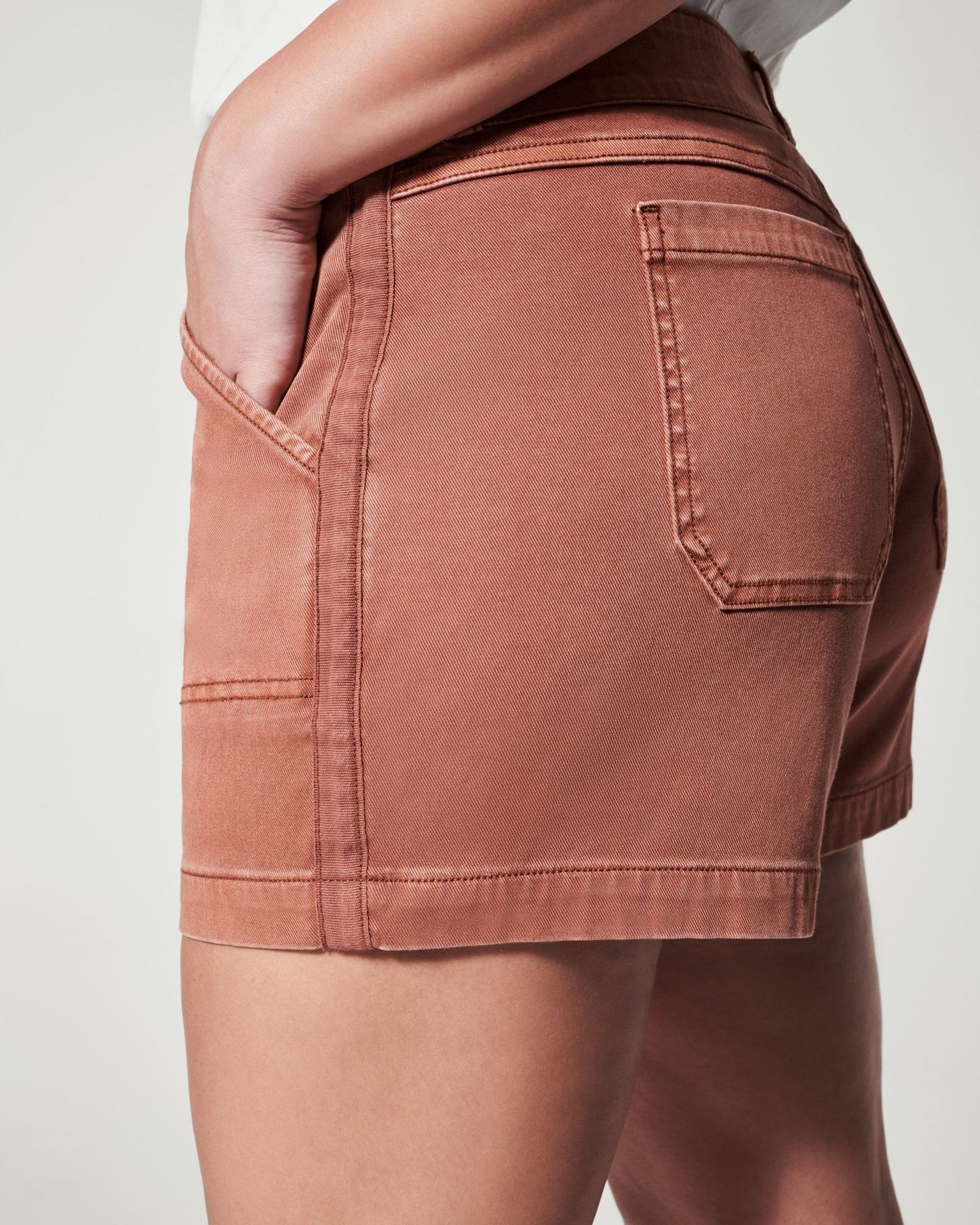 Simple Pocket Hip Lifting High Elastic Shorts