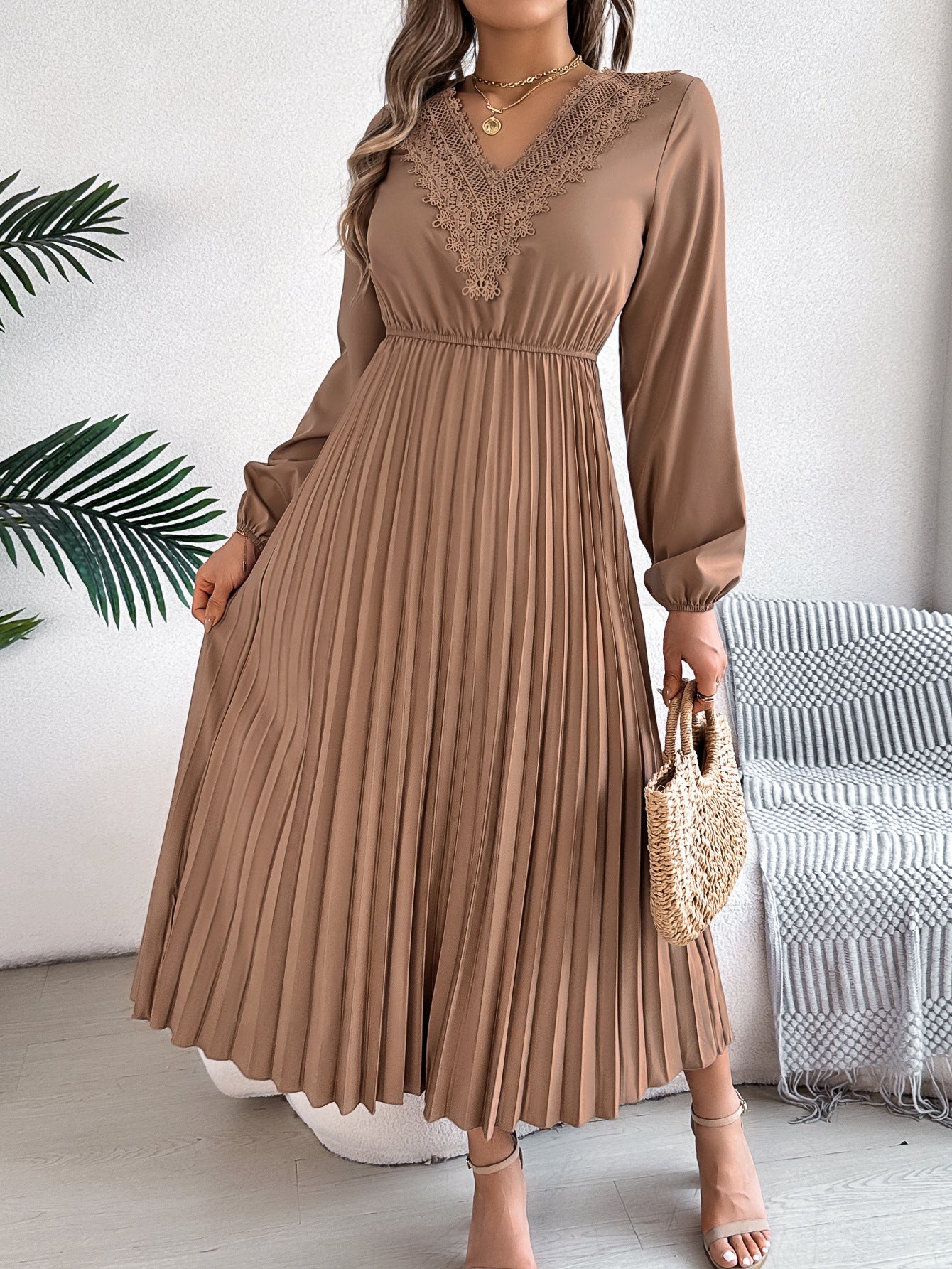 Women's Elegant Graceful Lace Cinched Pleated Long Dresses