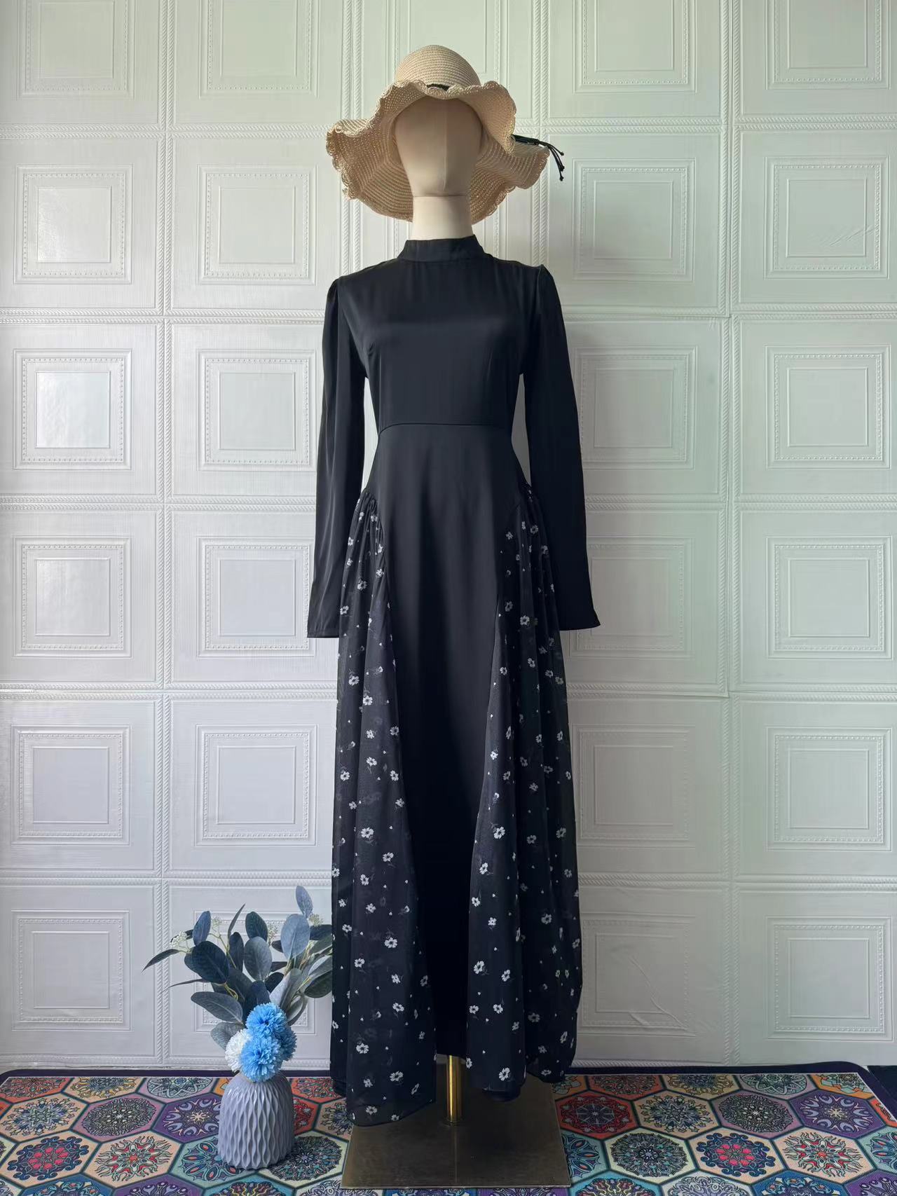 Women's Design Round Neck Small Floral Dress Dresses