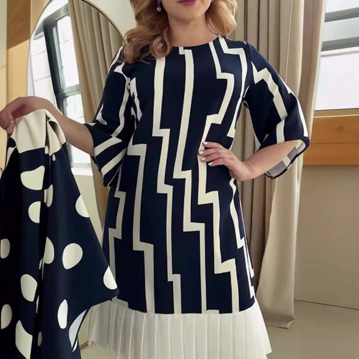 Women's Fashion Striped Stitching Pleated Round Neck Dress