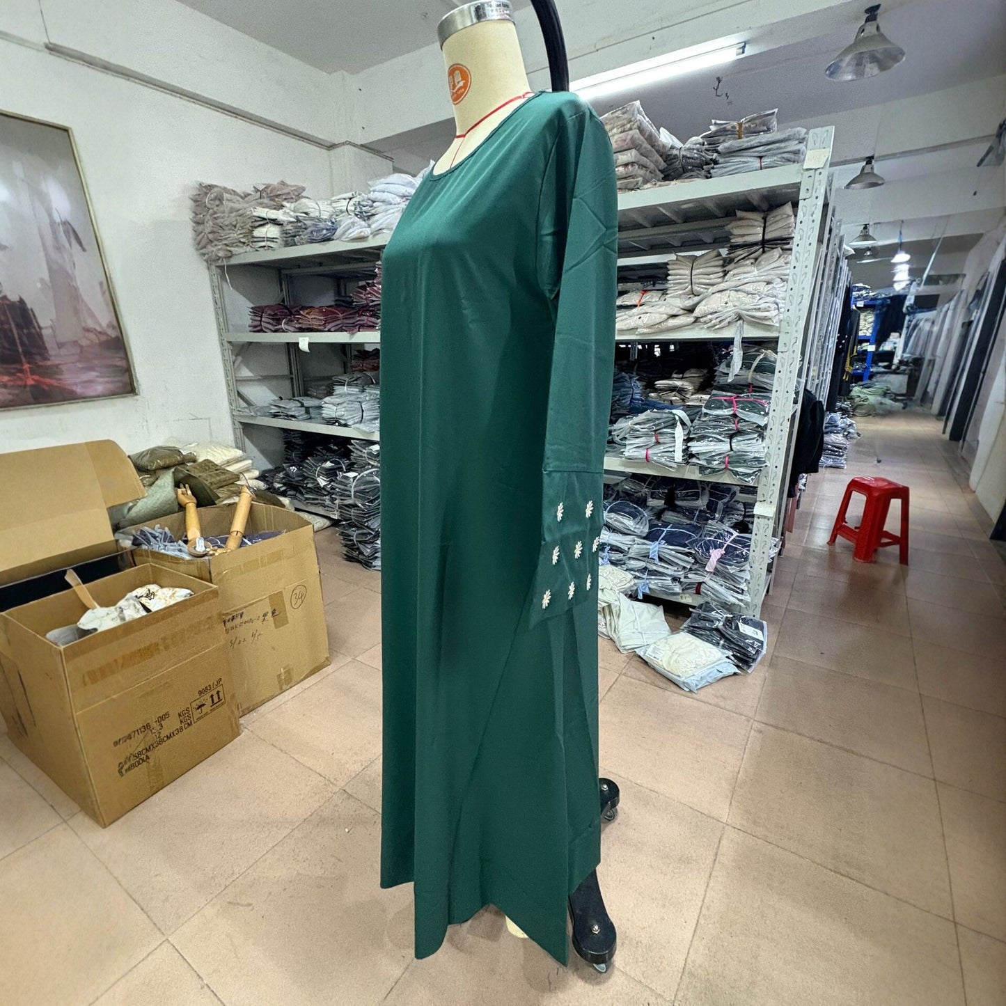 Women's Embroidered Long-sleeved Loose Round Neck Solid Color Temperament Commuting Dress