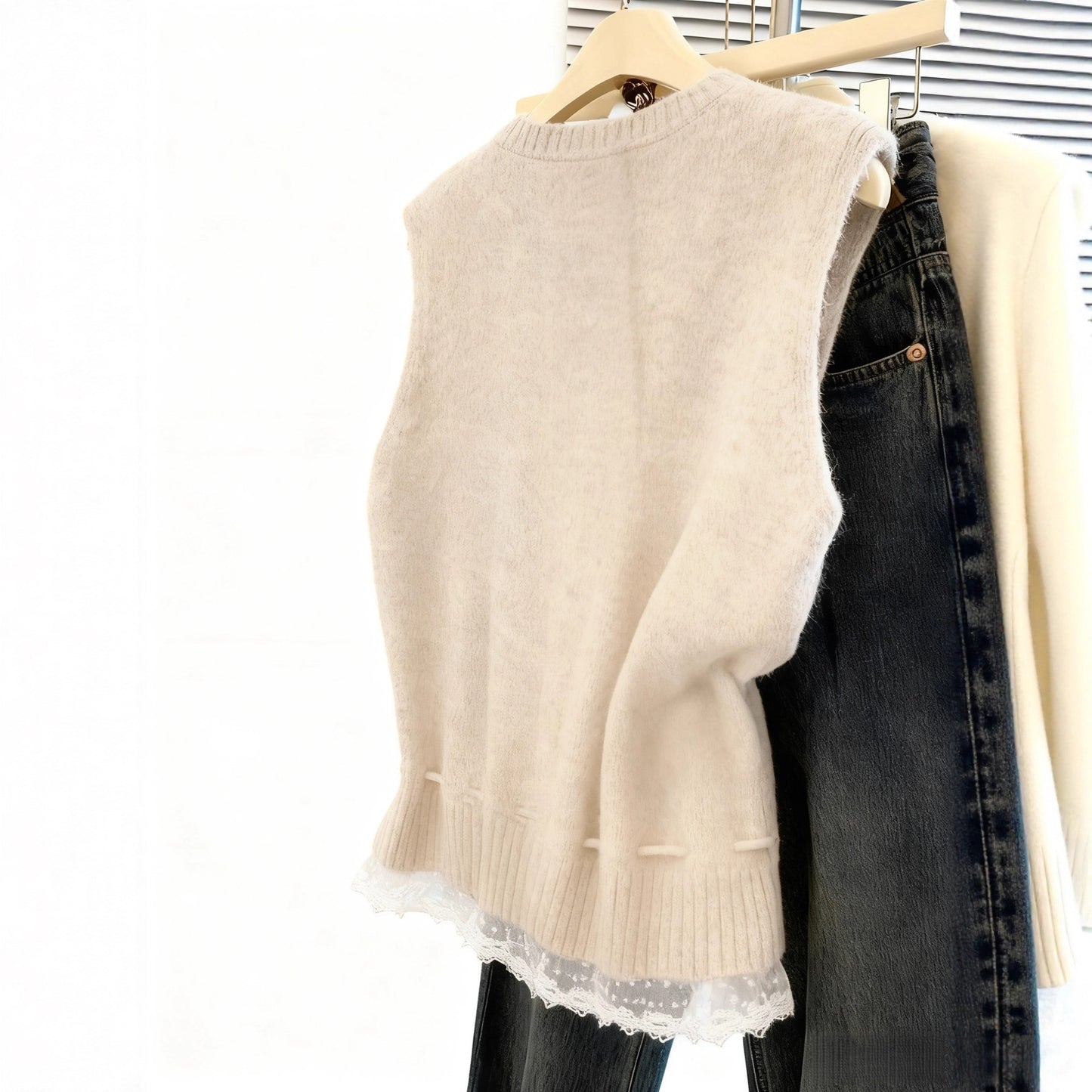 Women's Korean Round Neck Single-breasted Lace Stitching Tied Fitted Women's Sweater