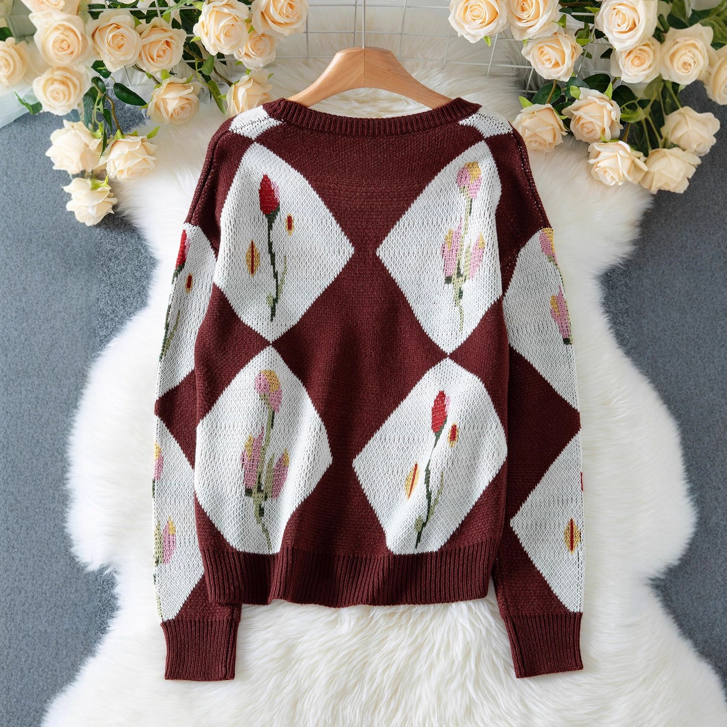 Women's Contrast Color Flower Jacquard Single-breasted Casual Sweaters