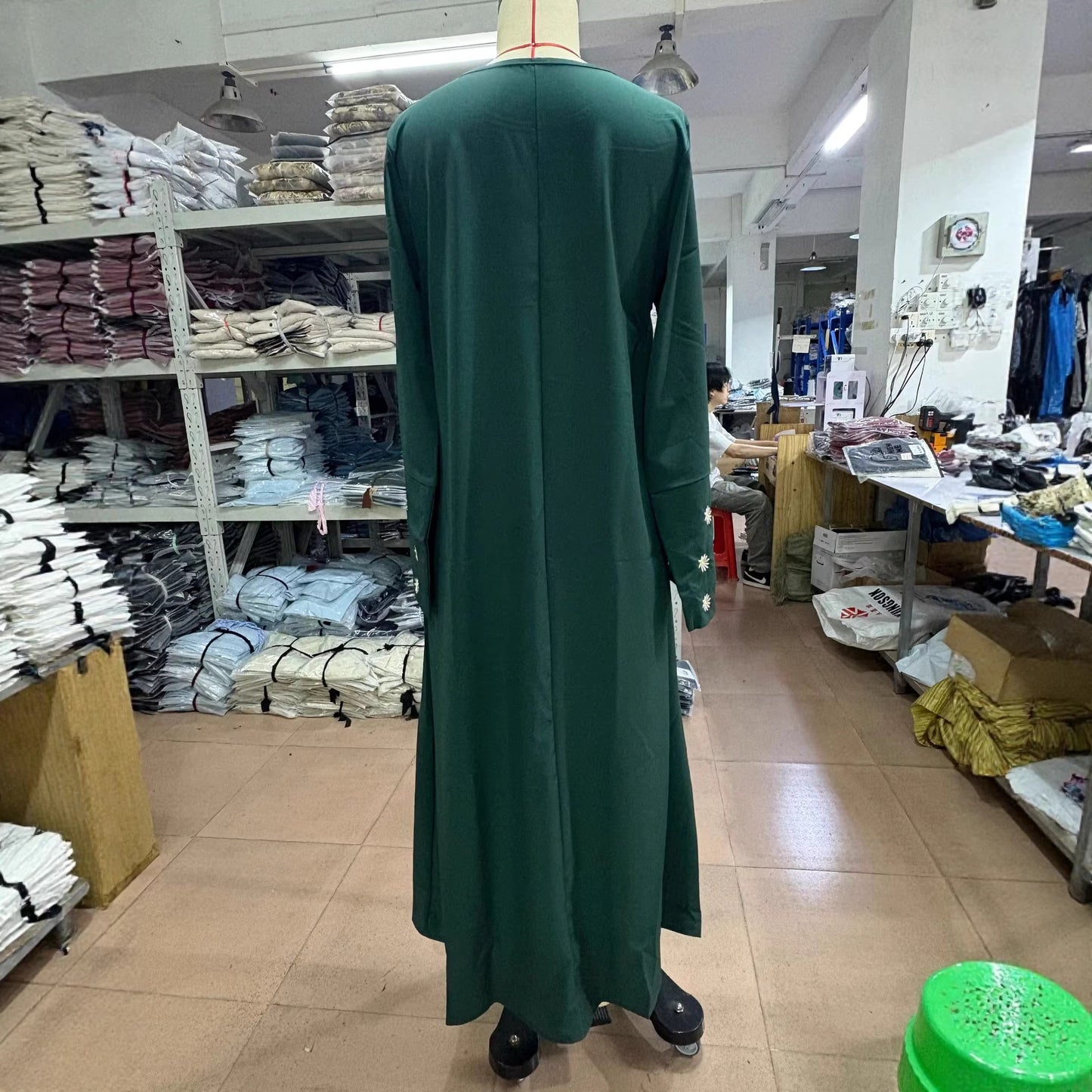 Women's Embroidered Long-sleeved Loose Round Neck Solid Color Temperament Commuting Dress