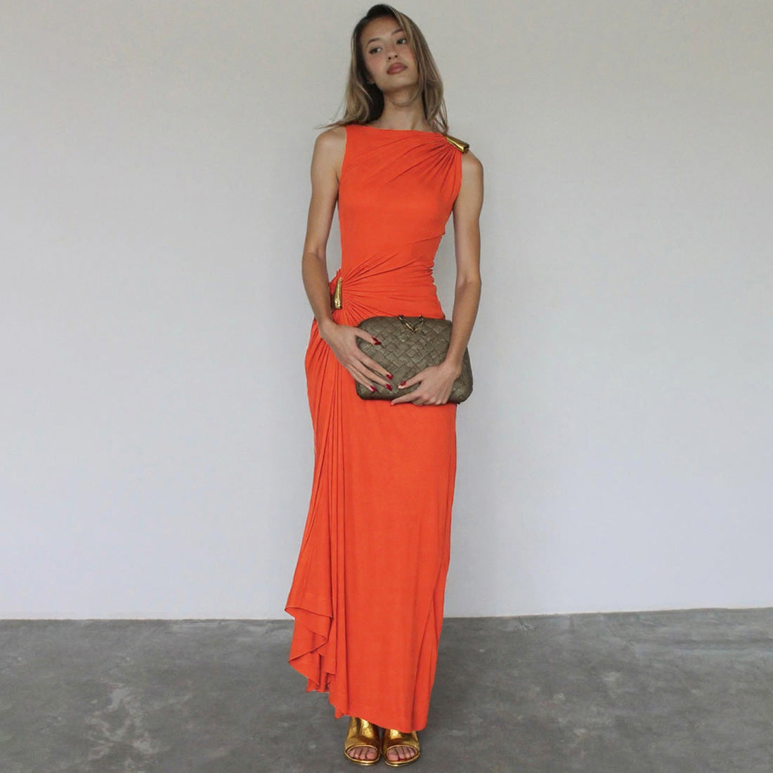 Women's Fashion Solid Color Round Neck Metal Decorative Twist Sleeveless Slim Dress