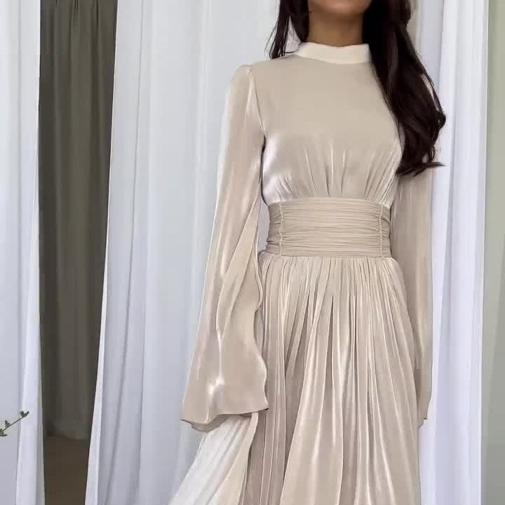 Style Round Neck Waist Trimming Pleated Dresses