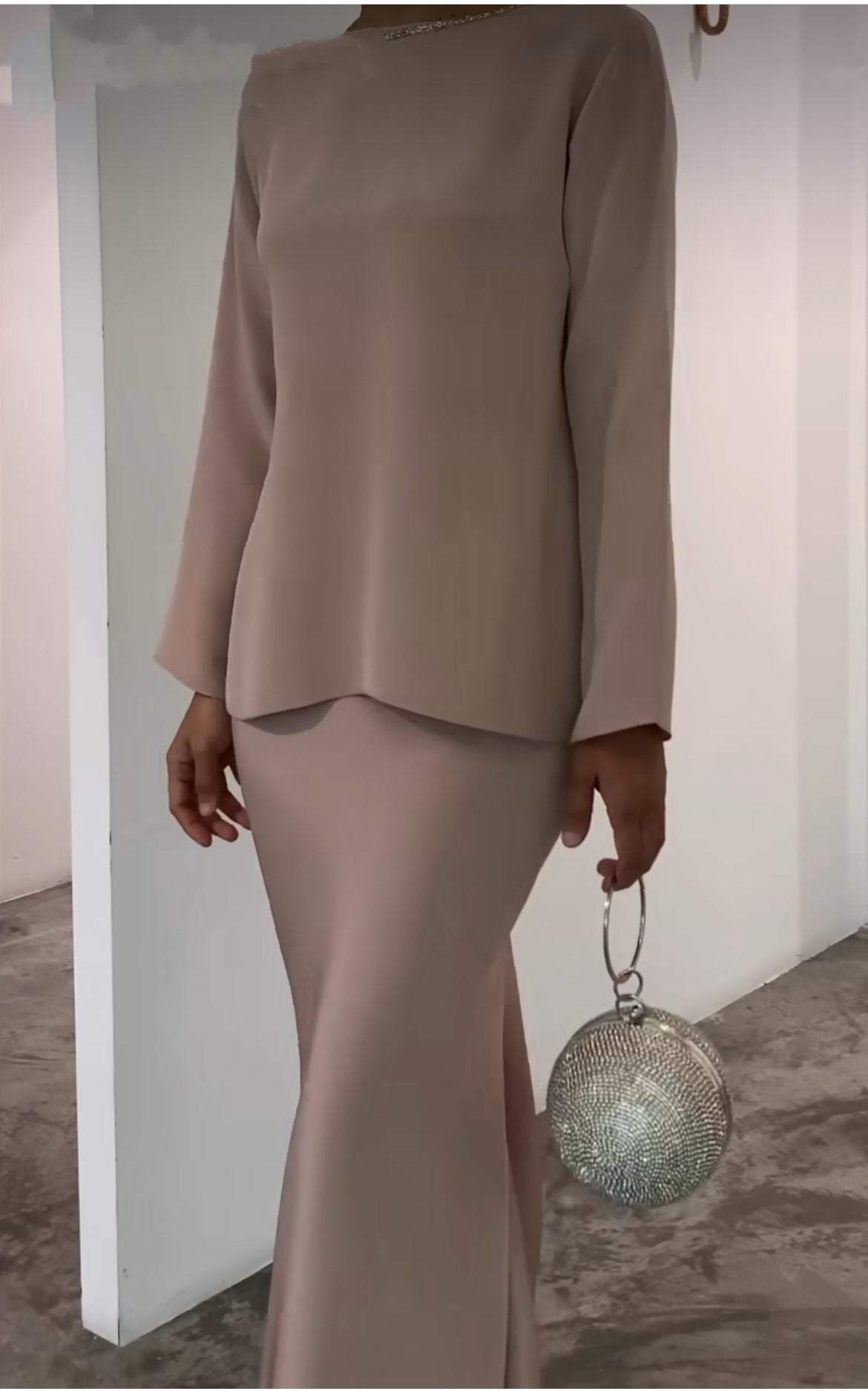 Classic Comfortable Charming Pearl Mop Dress Suits