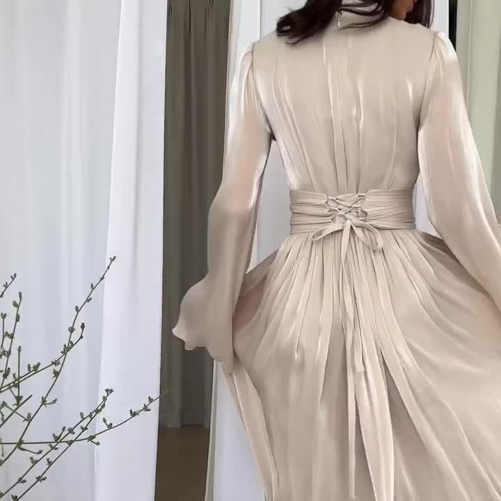 Style Round Neck Waist Trimming Pleated Dresses