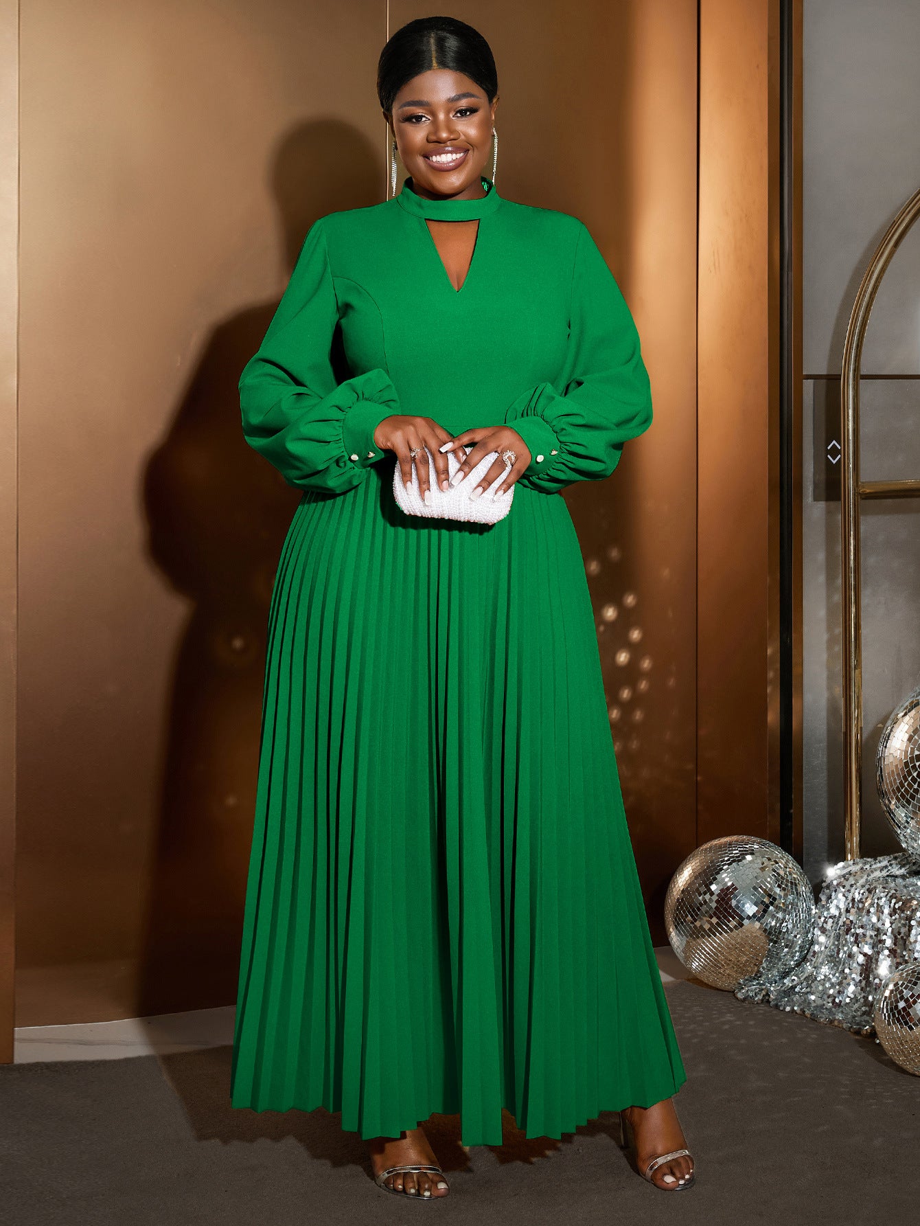 Large Lightly Mature Small Stand Collar Skirts
