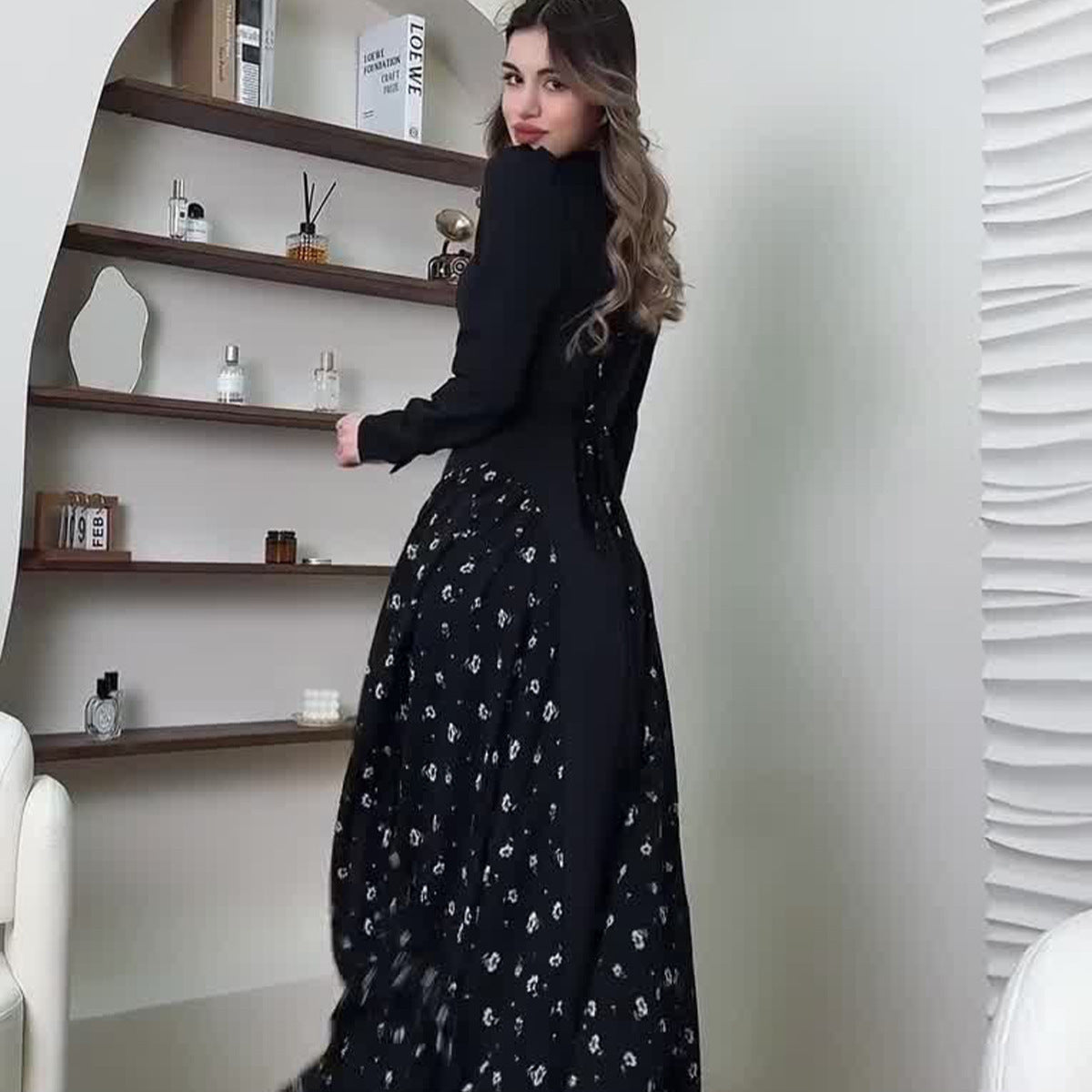 Women's Design Round Neck Small Floral Dress Dresses