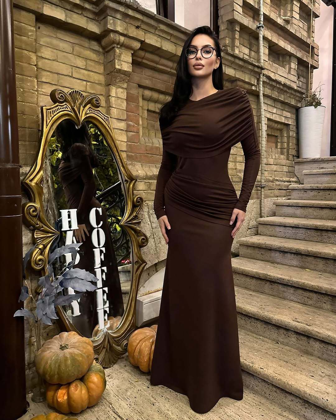 Women's Round Neck Design Pleated Waist Tight Dresses